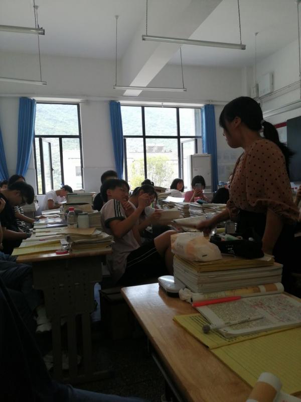 開學後的學校又多花樣:畢業生慶幸畢業得早,在讀生表示很壓抑 開學後的學校又多花樣:畢業生慶幸畢業得早,在讀生表示很壓抑