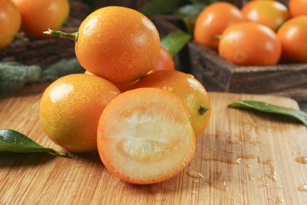 壹健康經驗:金桔子皮上為什麼油油的?金桔要帶皮吃嗎 壹健康經驗:金桔子皮上為什麼油油的?金桔要帶皮吃嗎