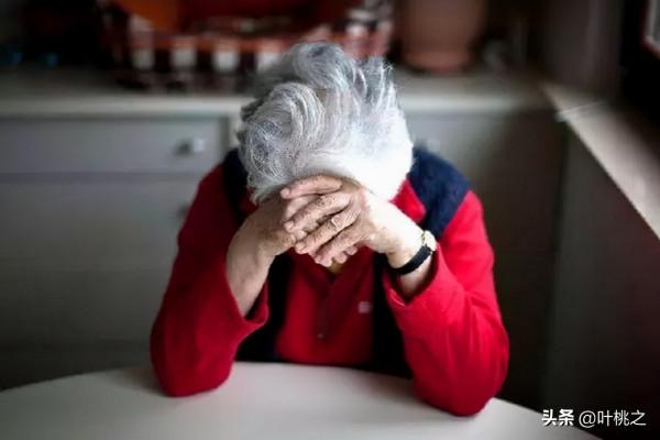 別不相信，你所謂的孝敬父母，有可能是“廢物式”養老