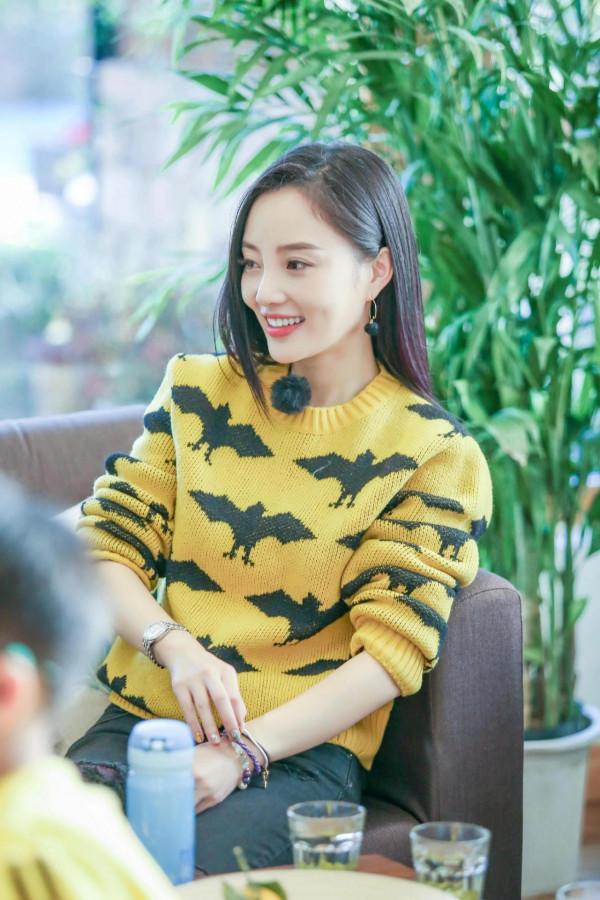 賈乃亮估計有點後悔，穿這一身的李小璐美極了……