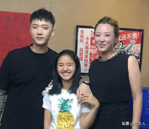 變形計主角今昔對比：最美農村女孩，被城市媽媽寵成公主