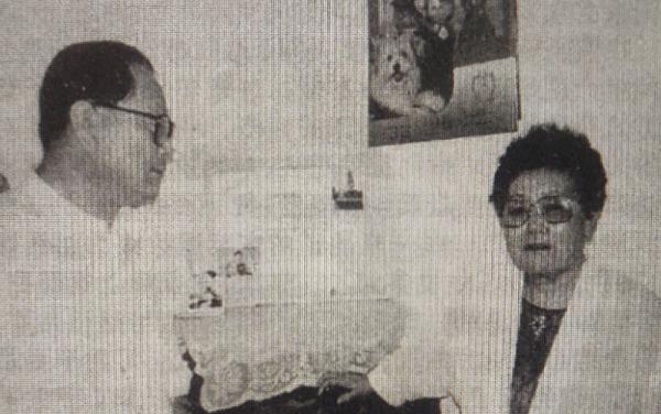 毛主席百年誕辰，記者拿著一箱子找到李敏：這是你媽媽讓交給你的