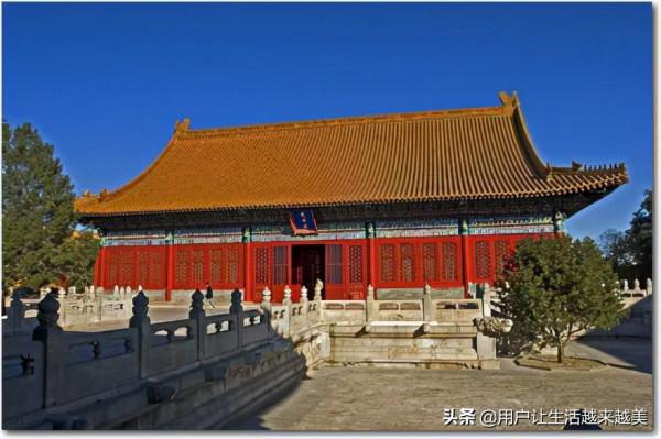 北京故宮是世界上現存規模最大、儲存最完整的木質結構古建築之一