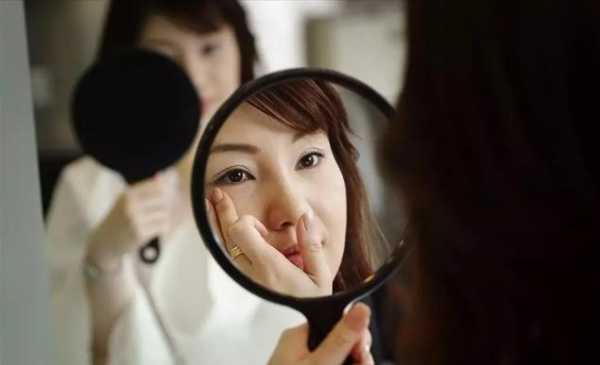 提醒：“三甜”傷臉，易長斑，建議女人少吃，面板也許慢慢變好