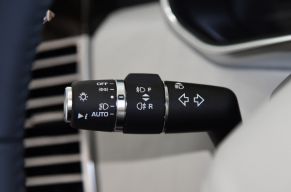 路虎攬勝大燈一閃一閃怎麼解決？