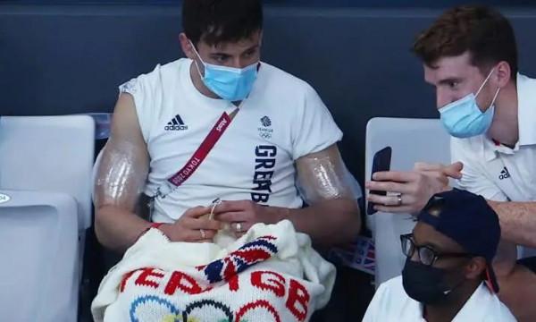 英國跳水冠軍看臺織毛衣,還有多少你不知道的“人間縫紉機”? 英國跳水冠軍看臺織毛衣,還有多少你不知道的“人間縫紉機”?