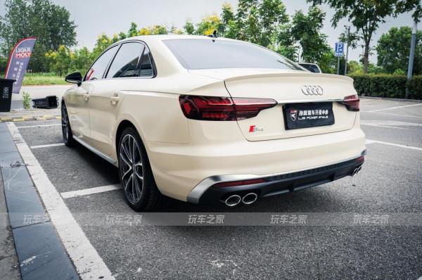 獨一無二的奧迪S4,鍛造碳纖維內飾讓人耳目一新 獨一無二的奧迪S4,鍛造碳纖維內飾讓人耳目一新