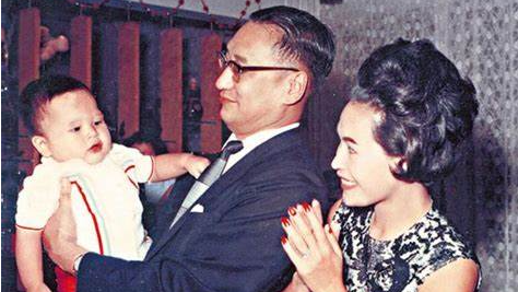 娛樂圈這8位女星被整容毀掉，有人臉僵如石，有的“堪比換頭”