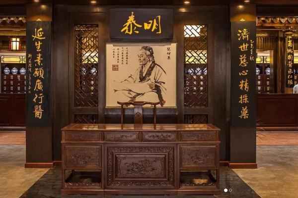 民間故事：男子下跪救妻，神醫狠心拒之門外，道士說這是你閨女