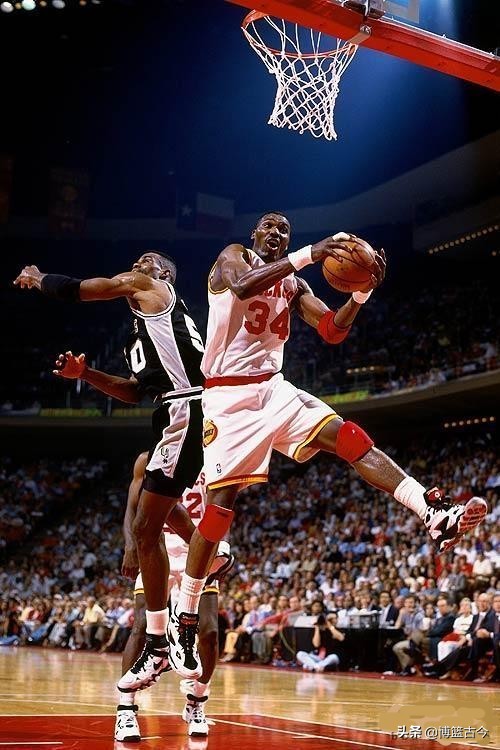 如果以NBA整個歷史為範疇，頂級巨星都有誰？細算下來不過12人