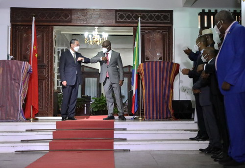 王毅同科摩羅外長杜勒卡邁勒舉行會談