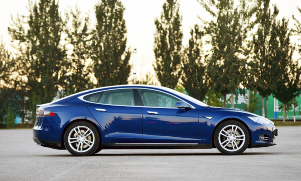 車主說車：女車主為何花70萬買一臺續航400公里的進口電動車？