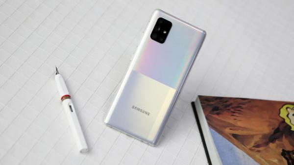 兩千五價位,舊款水果機很香?這三款同價位機型改變你的認知 兩千五價位,舊款水果機很香?這三款同價位機型改變你的認知