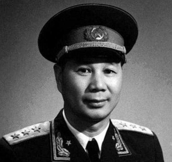 指揮飛奪瀘定橋的英雄,被人誣衊為逃兵,親生女兒50年後才獲知 指揮飛奪瀘定橋的英雄,被人誣衊為逃兵,親生女兒50年後才獲知