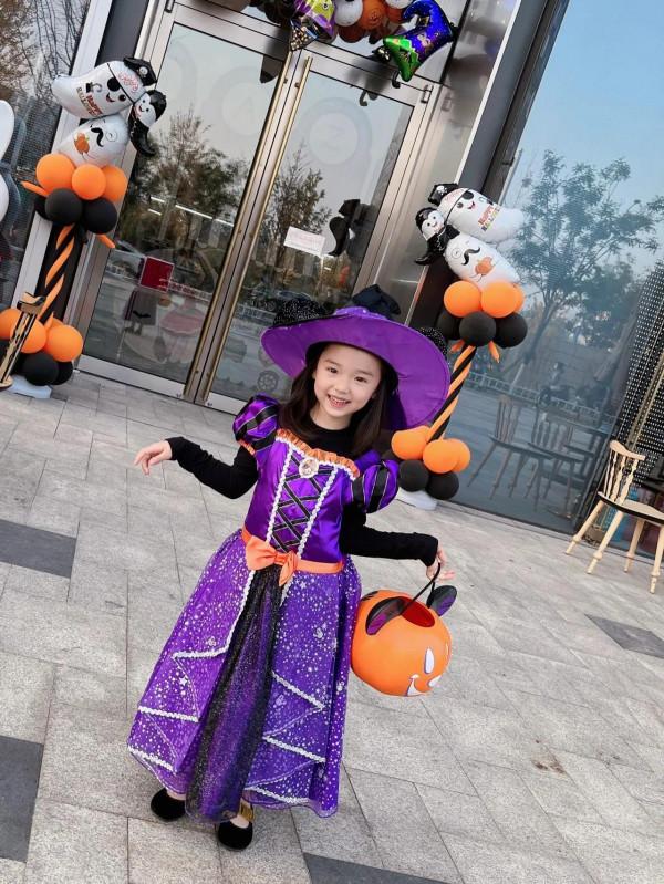 陳妍希母子萬聖節手牽手去討糖,4歲星星像爸爸,和小酒窩是朋友 陳妍希母子萬聖節手牽手去討糖,4歲星星像爸爸,和小酒窩是朋友