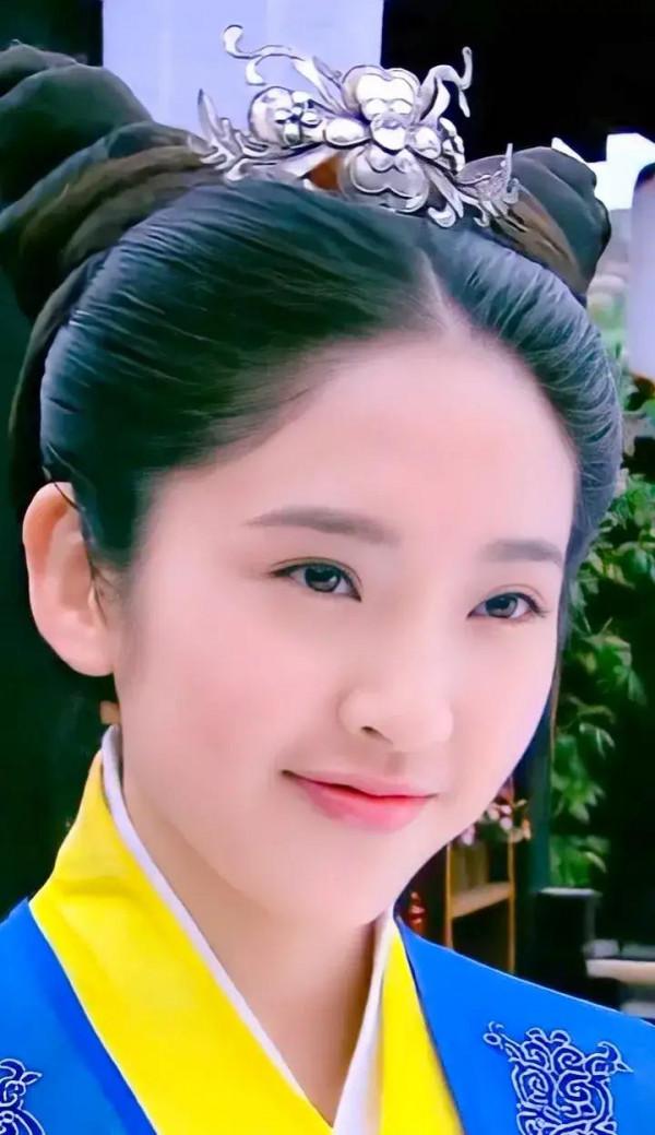 演員唐藝昕美圖欣賞 演員唐藝昕美圖欣賞