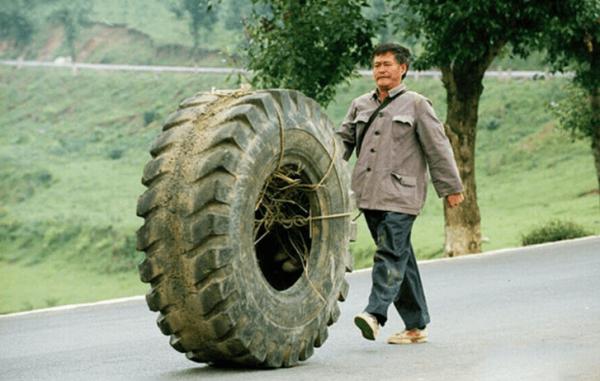 《落葉歸根》14年，趙本山解甲歸田，十配角有人當紅有人逝去