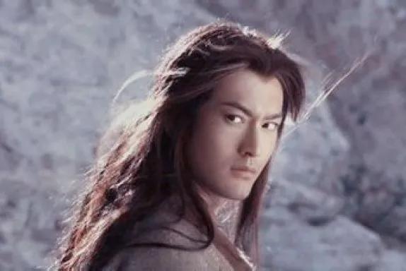 沒對比就沒傷害，同演楊過摘面具，8位男星放一起，差距就出來了