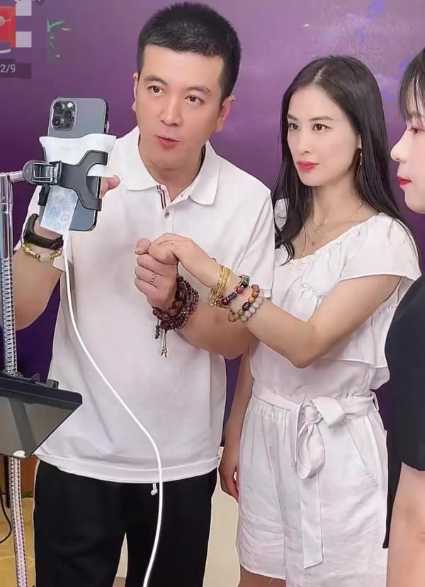 演員的演技都在直播間？張檬賠72萬眼中含淚，雪姨為砍價全程冷臉