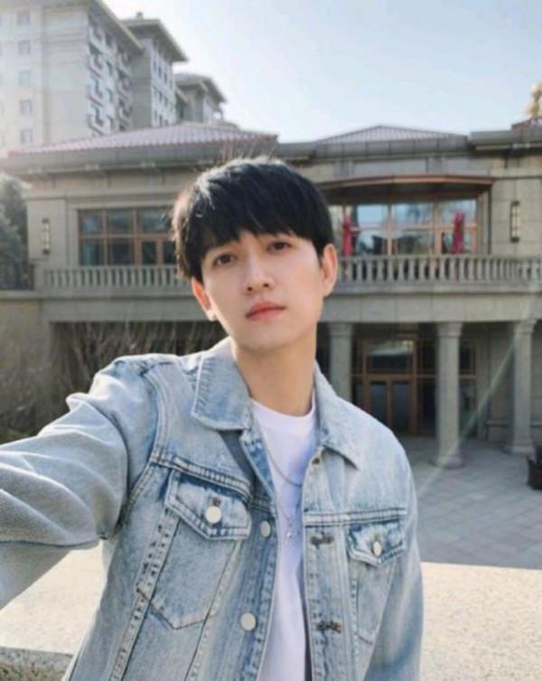 明星可以糊到什麼地步？結婚生子無人問津，給後輩做配角