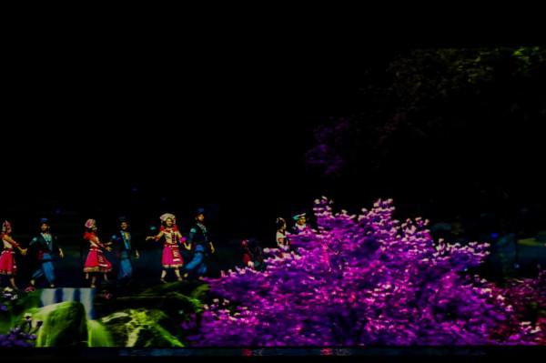 暑假，帶娃來桂林千古情放肆撒野，看精彩演出，重返侏羅紀