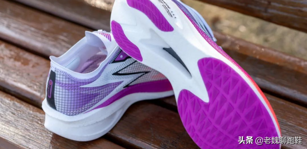 碳板跑鞋到底值不值得買？親測10雙，我給出了這些答案