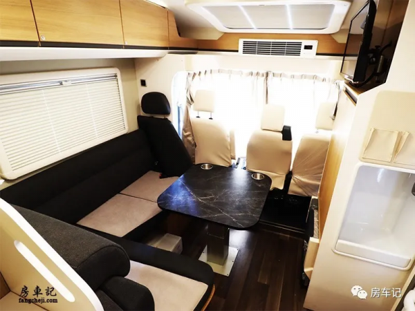 五十萬能買什麼?宇通C535全新小頂房車,想去哪裡去哪裡 五十萬能買什麼?宇通C535全新小頂房車,想去哪裡去哪裡