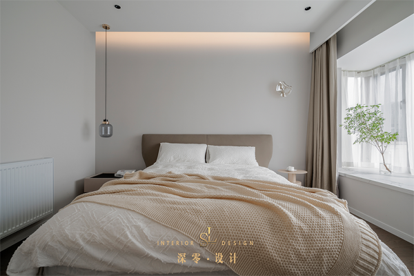 床頭裝燈帶，雖花不了幾個錢，但有跟沒有，室內效果卻是天壤之別