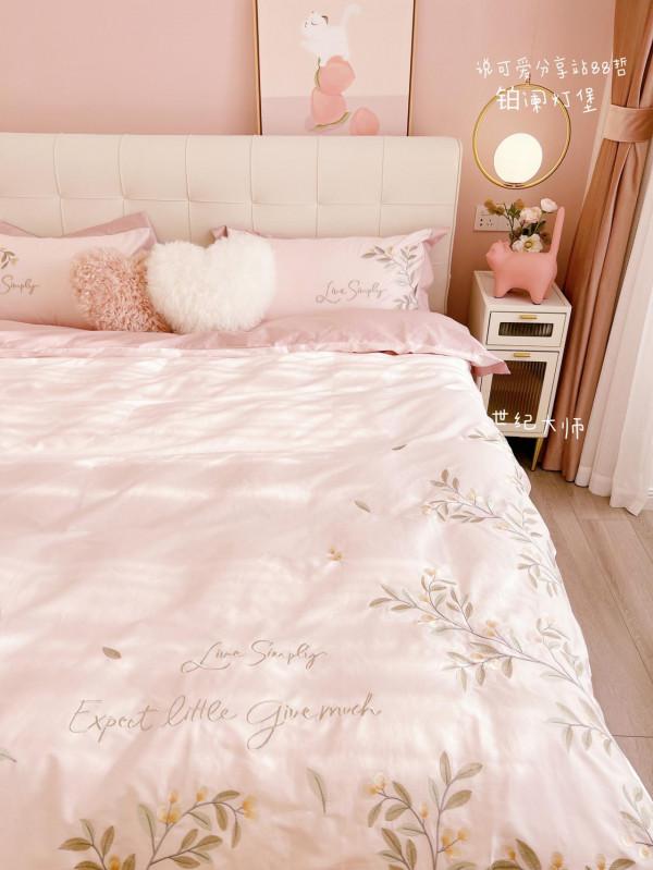 我太喜歡粉色臥室了，每天都被溫暖到
