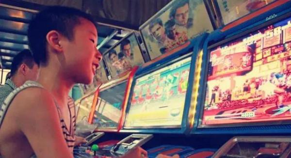 街上的老男孩—小鎮上的少年(五張嶄新的貳元) 街上的老男孩—小鎮上的少年(五張嶄新的貳元)