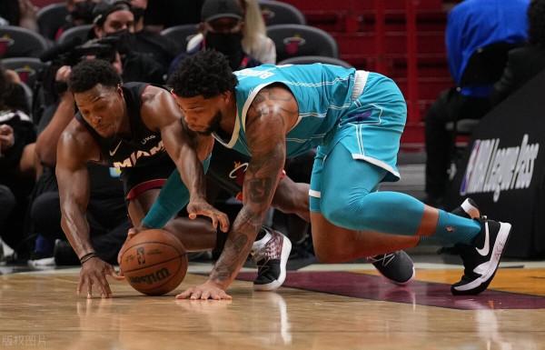 最新排名出爐！湖人或交易威少，哈登破解新規則，曾凡博首秀驚豔