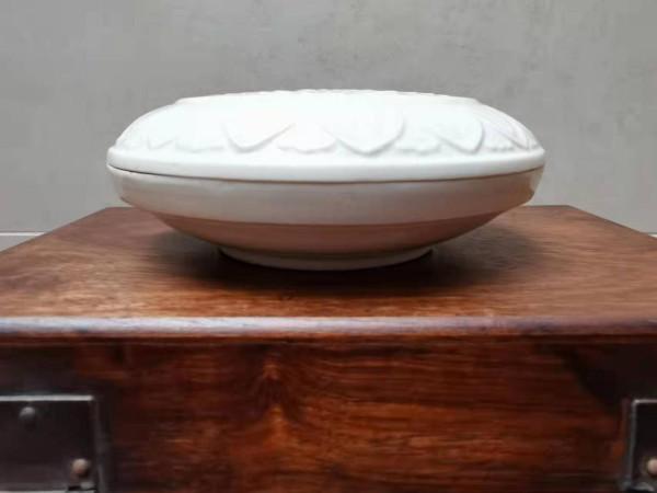 錦華源收藏:美器之二十一 北宋定窯蘆雁花卉紋粉盒 錦華源收藏:美器之二十一 北宋定窯蘆雁花卉紋粉盒