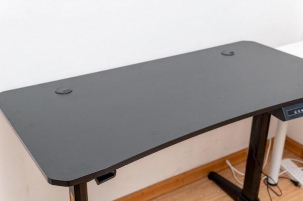 電競與人體工學的結合，電動升降桌必不可少