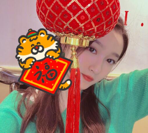 秋瓷炫張傑等9個藝人曬年夜飯，美味又好看，他和父母只吃1道菜