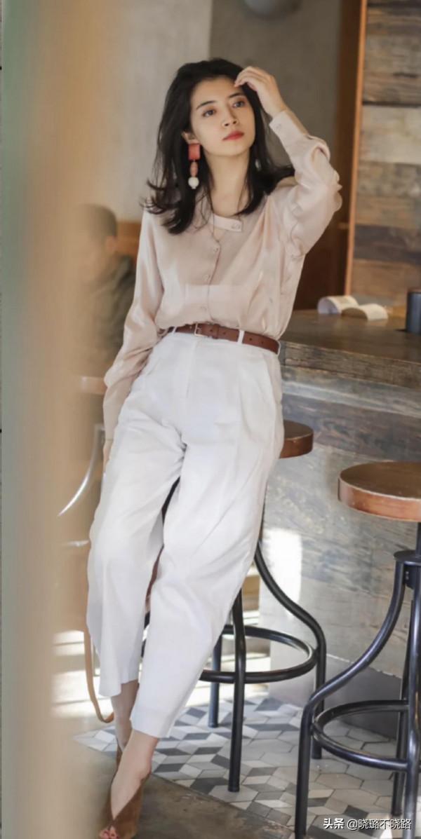 奔四奔五的女人，少穿“藏藍色”！今秋流行這三種顏色，優雅減齡