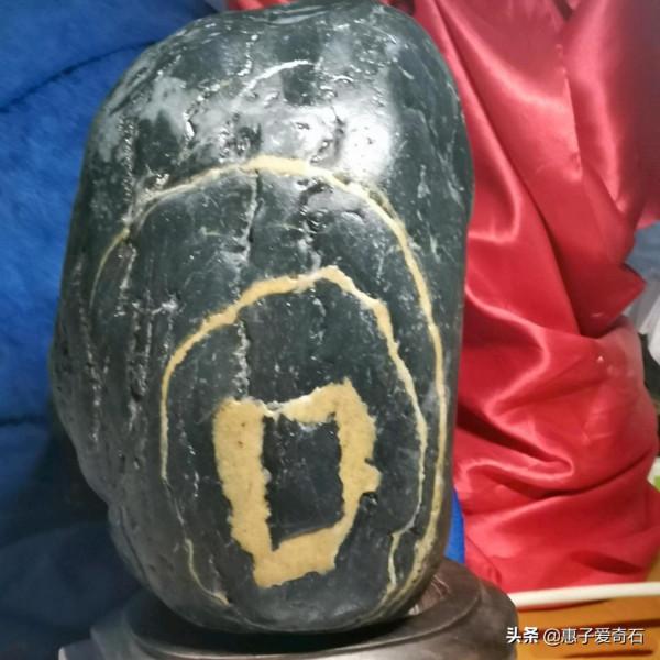 長江流域奇石玉石大全，其中一塊石頭以199萬成交