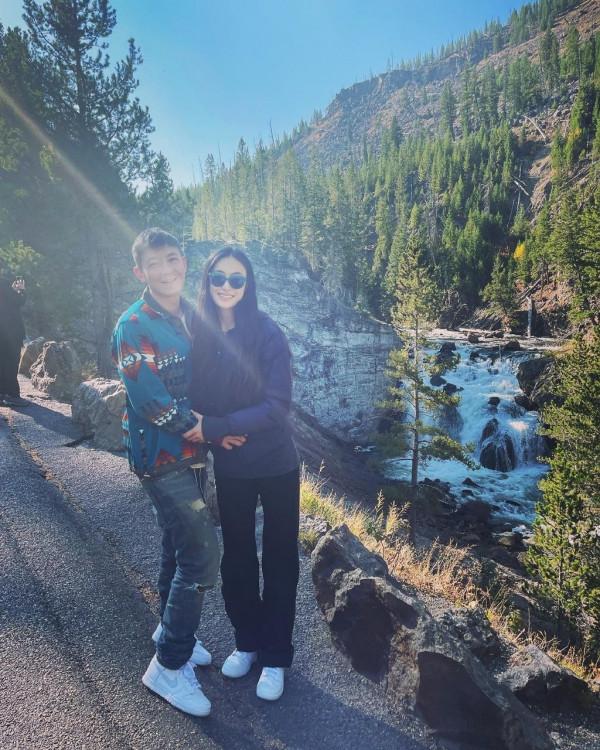 陳冠希曬慶生照,父女同款眉毛搶鏡,秦舒培親手烘焙蛋糕愛意濃 陳冠希曬慶生照,父女同款眉毛搶鏡,秦舒培親手烘焙蛋糕愛意濃