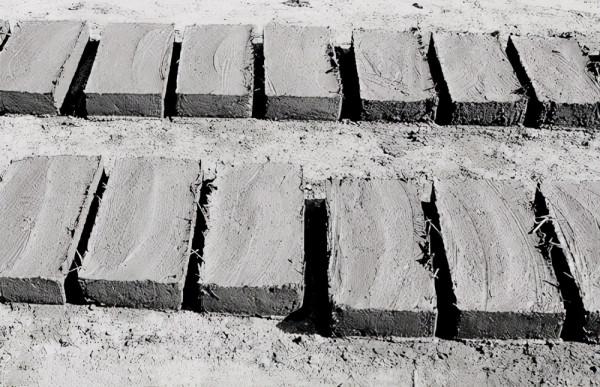 民間故事：老漢蓋房，老者前來討飯，老者說，別蓋了，下面有棺槨