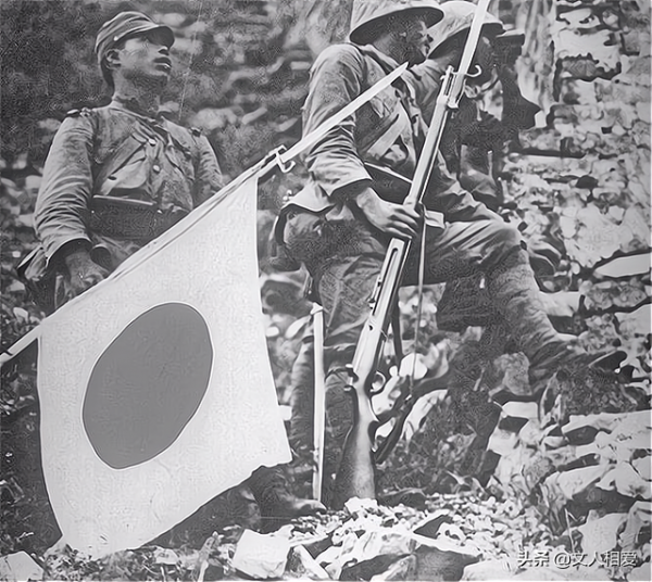 丁盛隻身營救被敵人包圍的二百人,連長感激地說,丁大膽名不虛傳 丁盛隻身營救被敵人包圍的二百人,連長感激地說,丁大膽名不虛傳