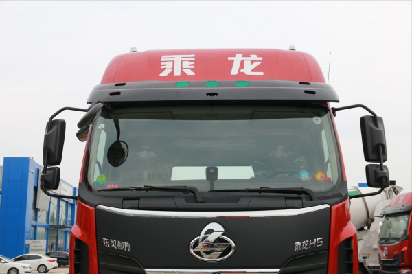 行業“寒冬”+主機廠“威脅”，重卡牽引車僅24w，經銷商有多難？