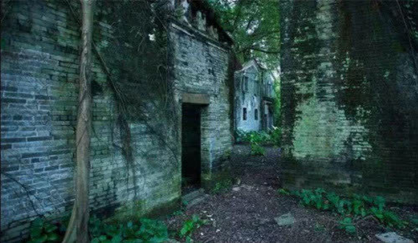 北京深山中的千年古村，村內都是四合院卻無人居住，距京城86公里