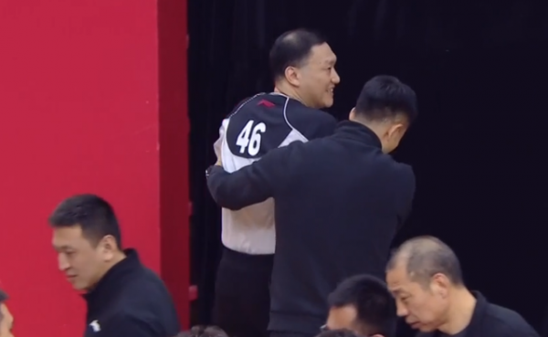 葉楠可不是一般人,懟過杜鋒李春江,吼懵楊鳴,結果出事了 葉楠可不是一般人,懟過杜鋒李春江,吼懵楊鳴,結果出事了