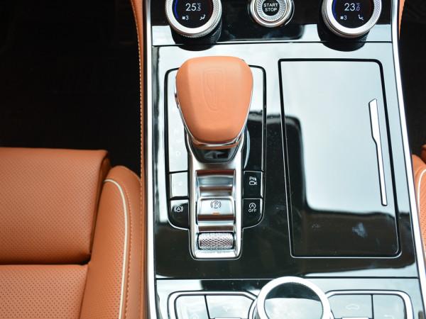 狹路相逢，勇者勝！英菲尼迪Q70對比紅旗H9，結果如何？