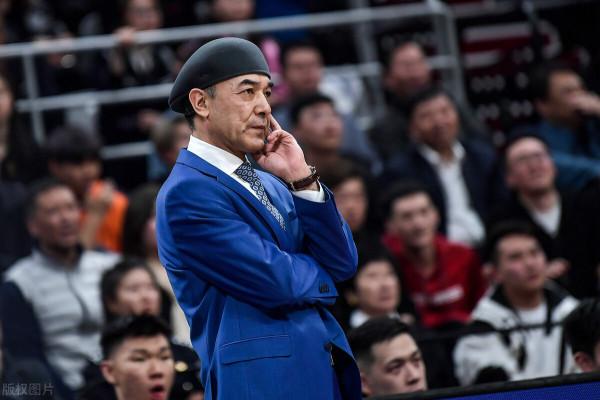 交學費了!新疆男籃菜鳥11分鐘6犯,遼寧雙子星輪流給他上課 交學費了!新疆男籃菜鳥11分鐘6犯,遼寧雙子星輪流給他上課