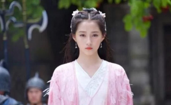 關曉彤父親終於曝光了,低調20多年,原來是我們熟悉的他 關曉彤父親終於曝光了,低調20多年,原來是我們熟悉的他