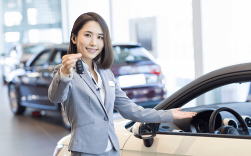 沒買車的恭喜了！買新車迎來3項新政策，車輛上牌免居住證了