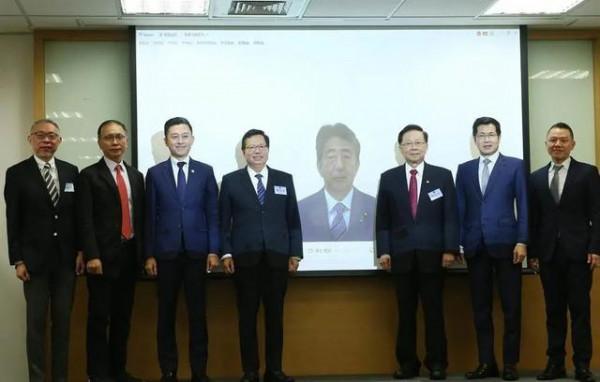 美國霸權地位不斷動搖，當下時期，很可能讓日本完成第二次蛻變