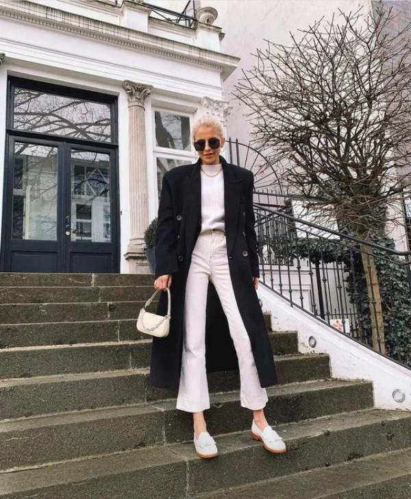 四五十歲的女人，建議少穿高跟鞋！今年流行這3雙鞋，舒適顯高階