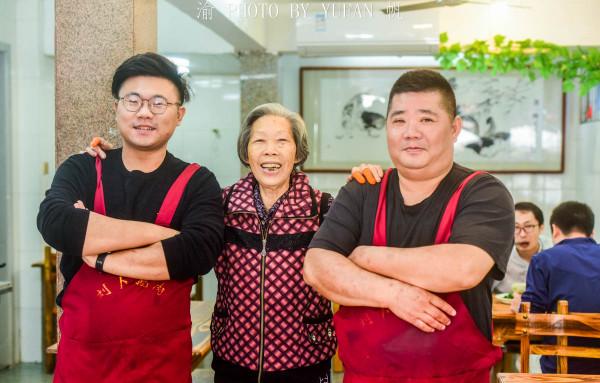 傳承三代的潮州滷鵝小店,藏於小巷天天排隊,價格不貴卻年入百萬 傳承三代的潮州滷鵝小店,藏於小巷天天排隊,價格不貴卻年入百萬