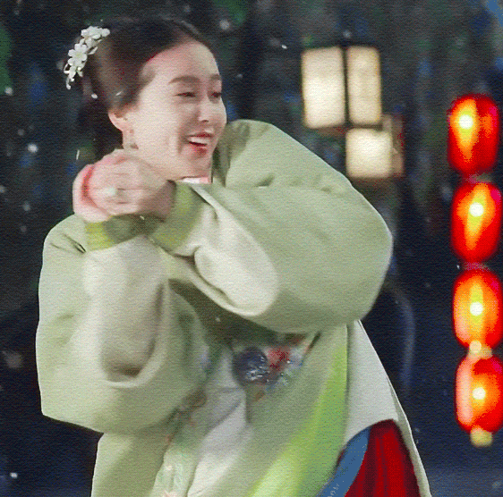 15位女星雪景美圖：楊冪嬌俏、劉詩詩經典，寫真照竟是沈月贏了？